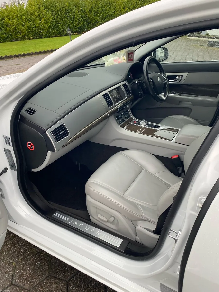 Jaguar XF 2.2D premium luxury with 52,000 miles - Image 3