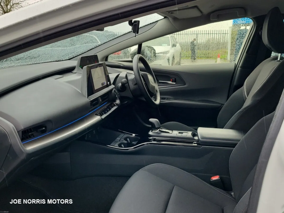 Toyota Prius U 1.8 HYBRID AUTOMATIC NEW SHAPE - Image 4