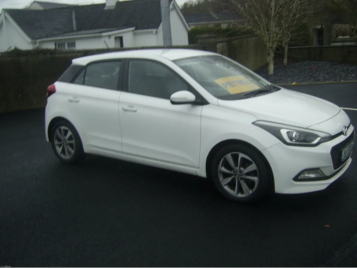 Hyundai i20 PETROL DELUXE 5DR - Image 3