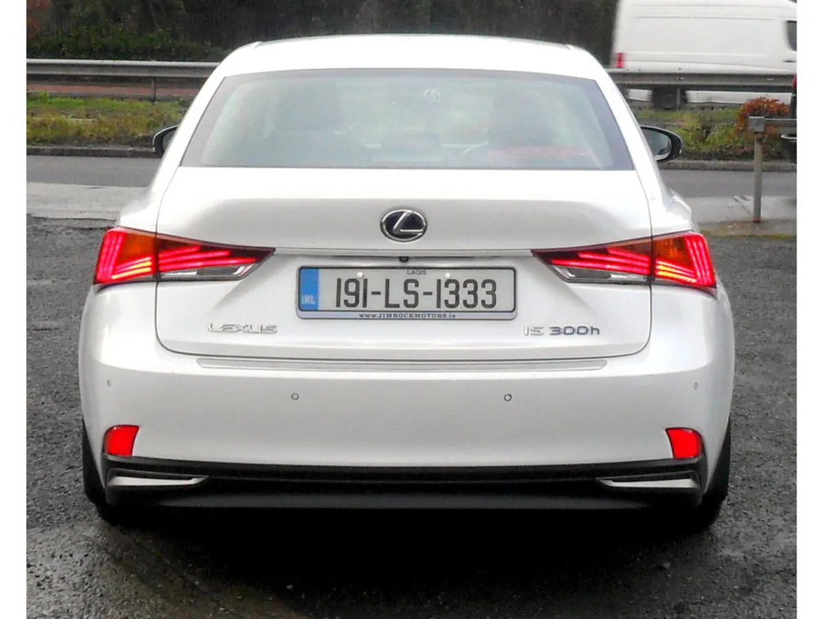 Lexus IS 300 H 2.5 EXECUTIVE EDITION E-CVT 4DR AUT - Image 6
