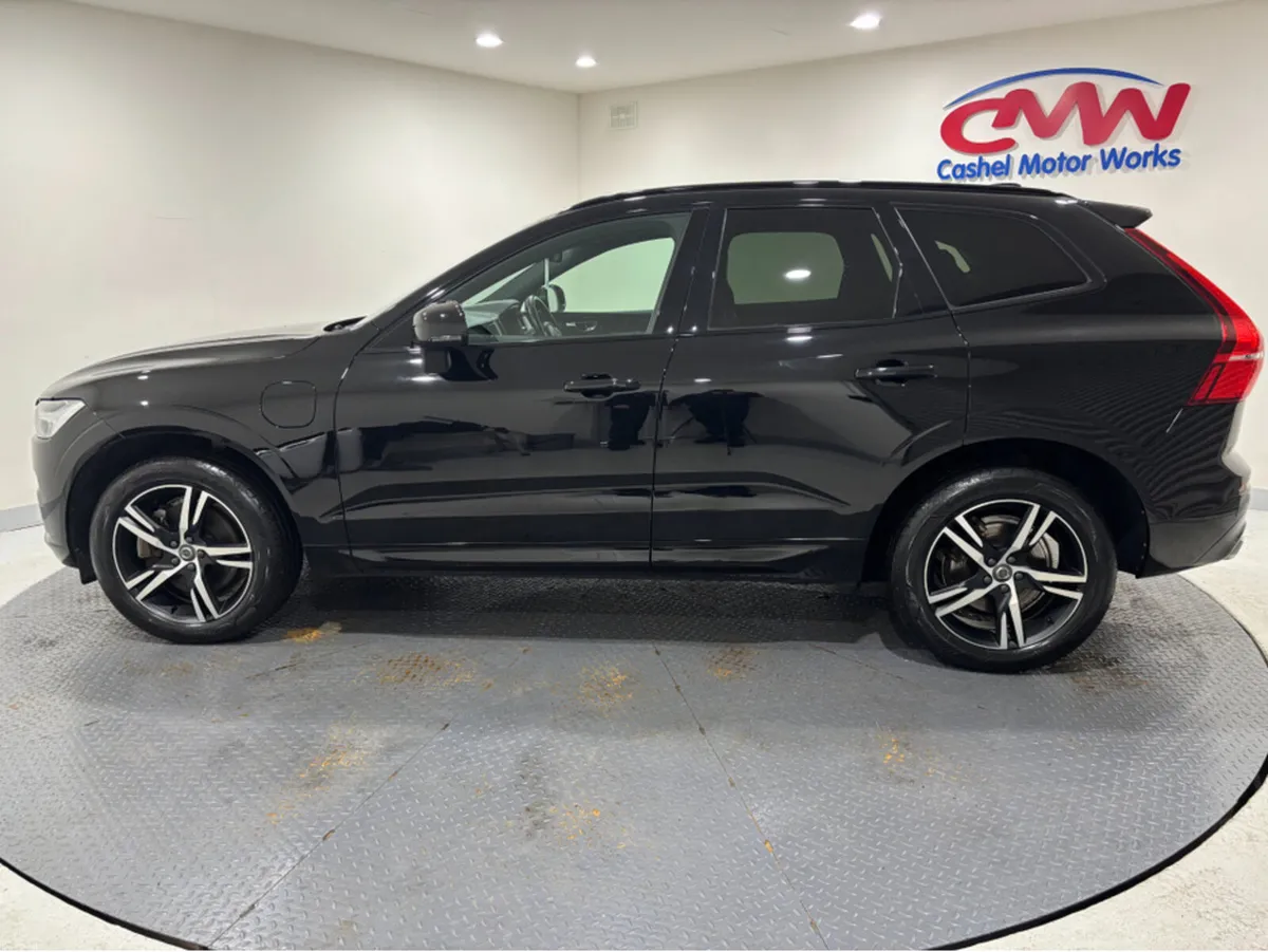 Volvo XC60 R-DESIGN T6 RCHARGE AWD AUTO**PAN ROOF* - Image 4