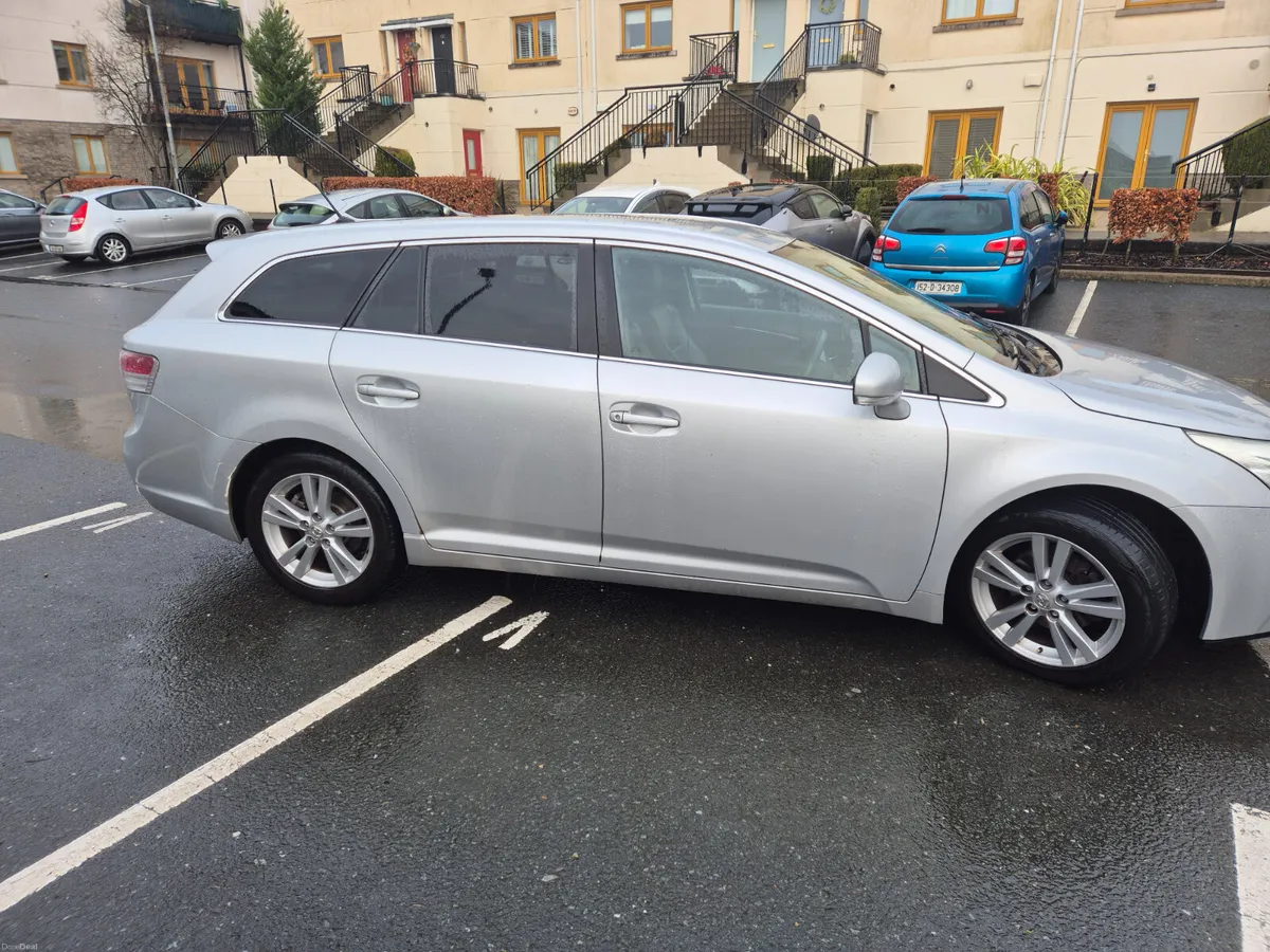 Toyota Avensis Estate. 2010. Manual. Diesel. - Image 3