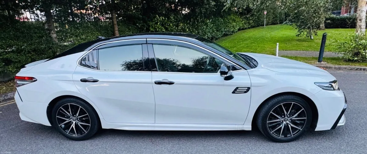 2023/2 Toyota Camry 5400km like a Brand New - Image 3