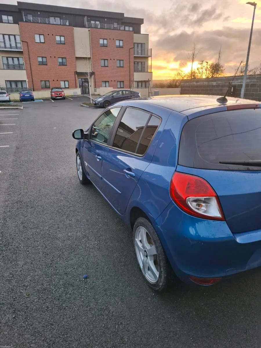 Renault clio €2450 nct 09/26 - Image 2