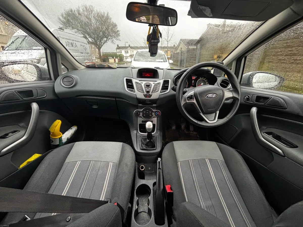Ford Fiesta 2010 - Image 4