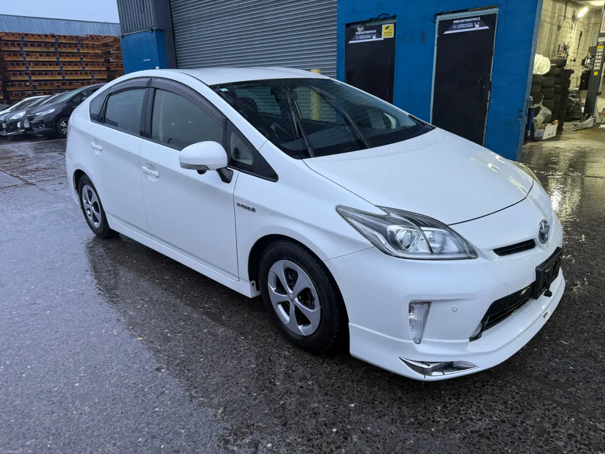 2014 Toyota Prius Hybrid Automatic - Image 3