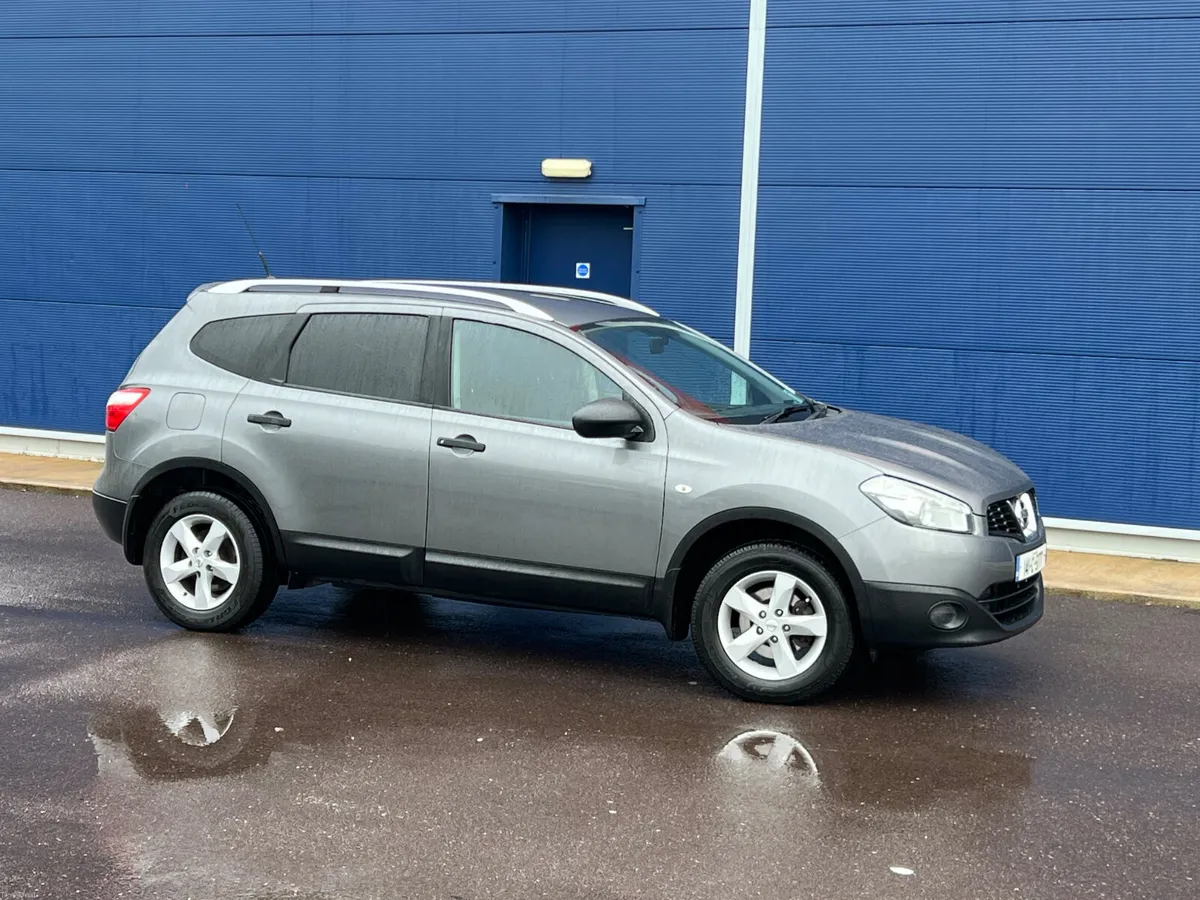 SOLD Nissan Qashqai+2 20147 seater Big Screen nav - Image 4