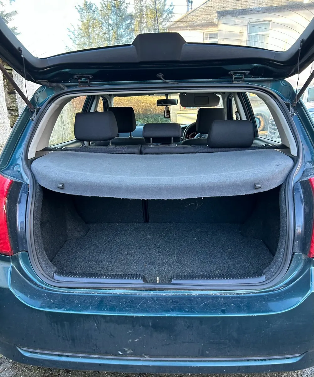 Toyota Corolla 2005 - Image 2