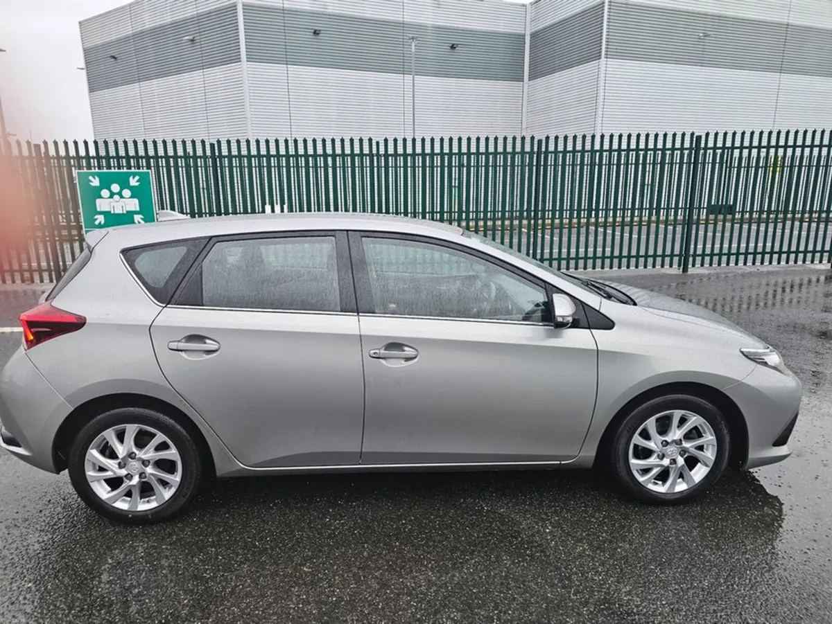 Toyota Auris 1.2 PETROL, LUNA MODEL, SERVICE HISTO - Image 3