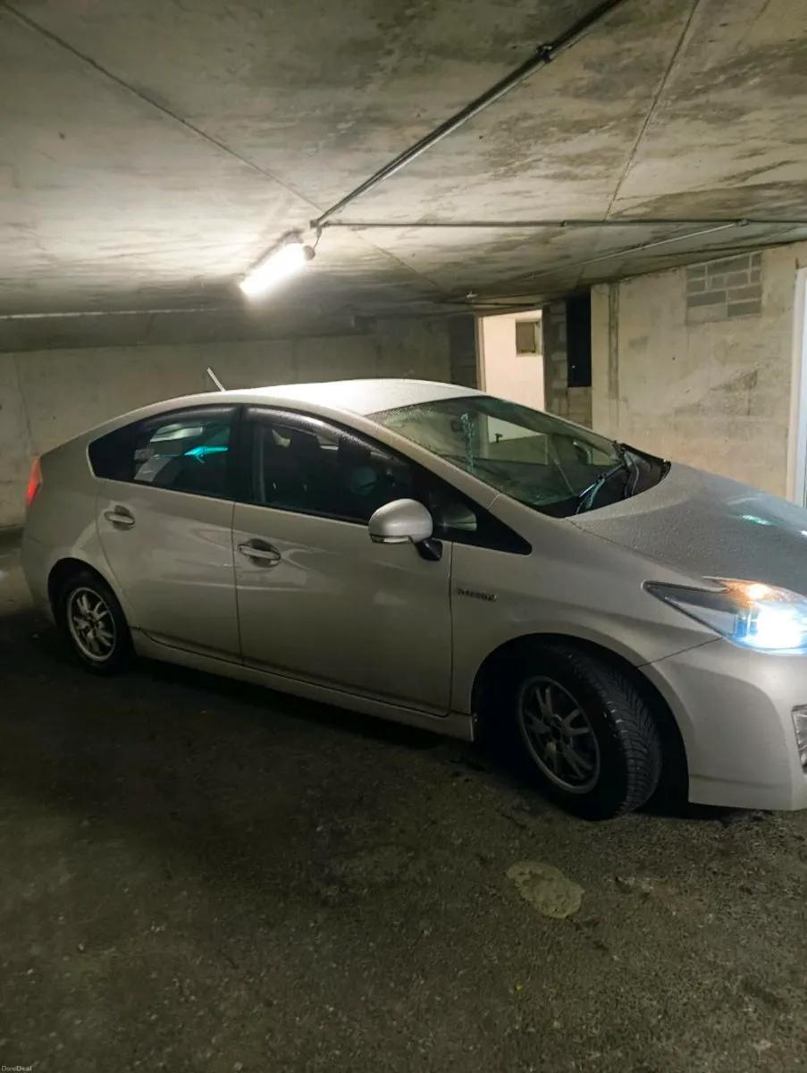 Toyota Prius 1.8 2011 - Image 2