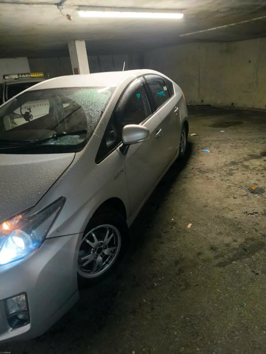 Toyota Prius 1.8 2011 - Image 3