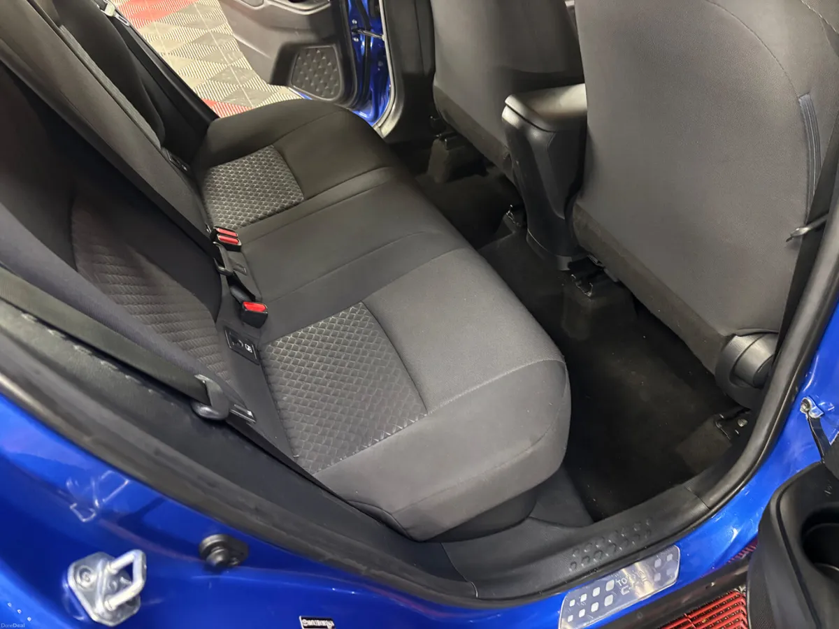 2021 212 Toyota C-HR 1.8 HYBRID LUNA Automatic - Image 4