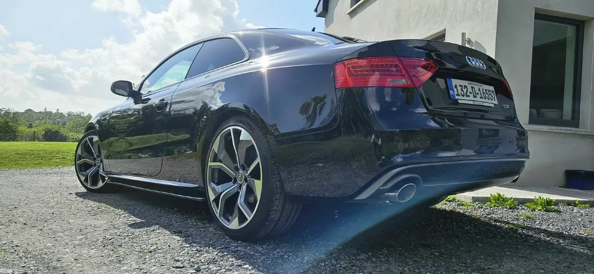 Audi A5  3.0 V6  sline black edition - Image 2