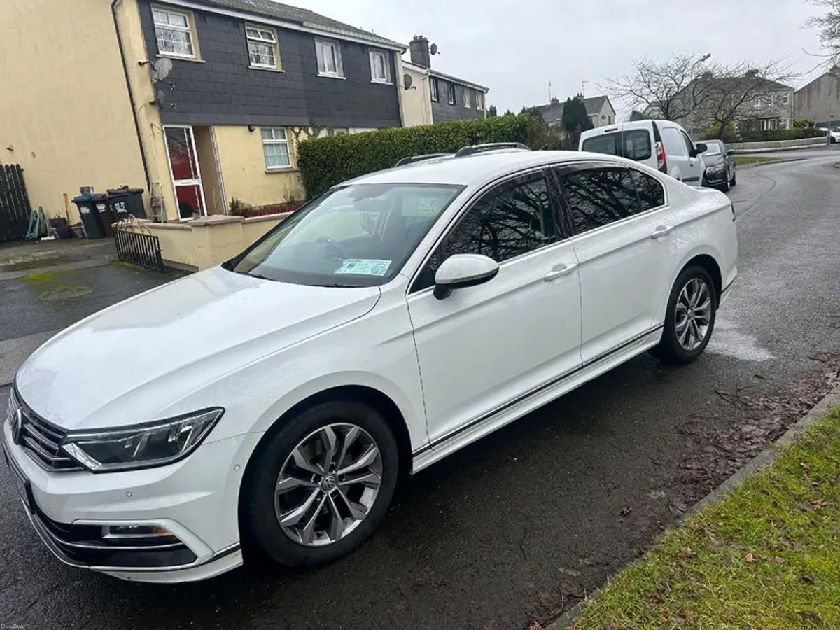 2017 Volkswagen Passat R Line - Image 2