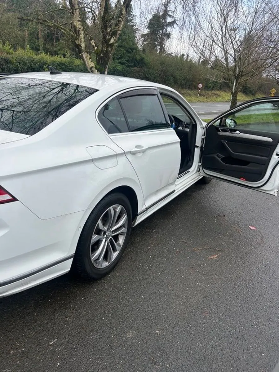 2017 Volkswagen Passat R Line - Image 3