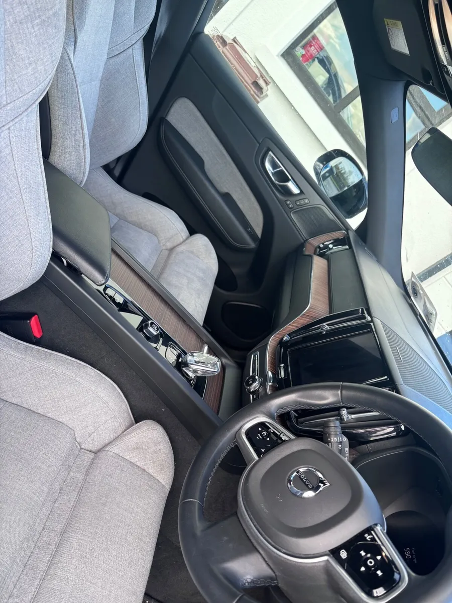 Volvo XC60 2022 - Image 4