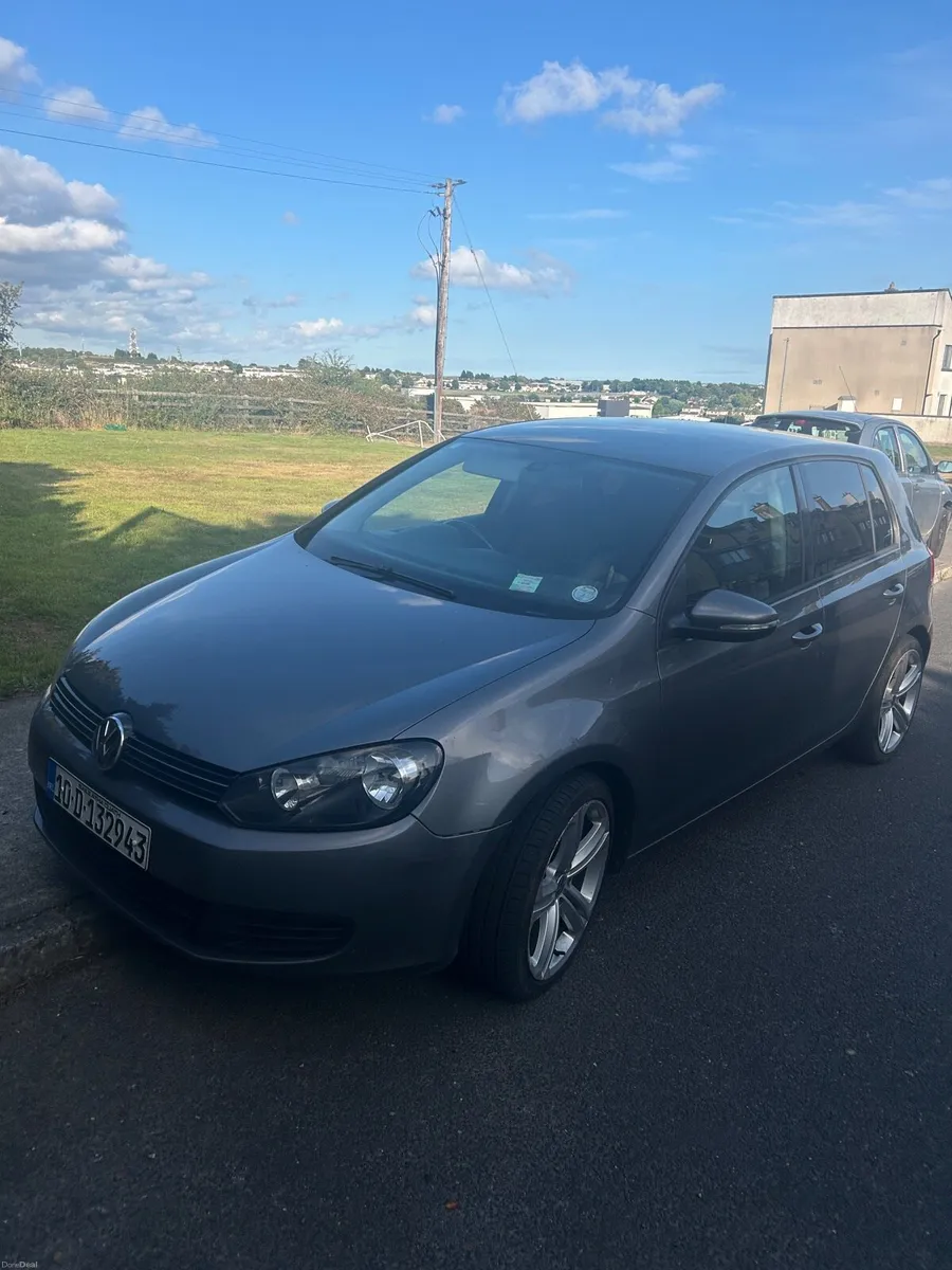 2010 golf 1.6 NCT AND ROAD TAX. MESSAGE ONLY - Image 1