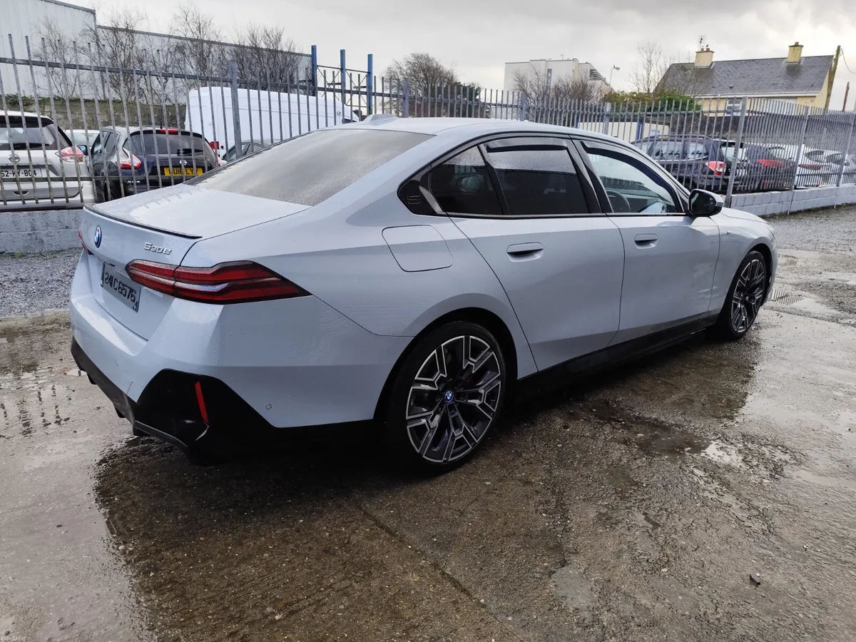 2024 BMW 530E m sport performance - Image 4