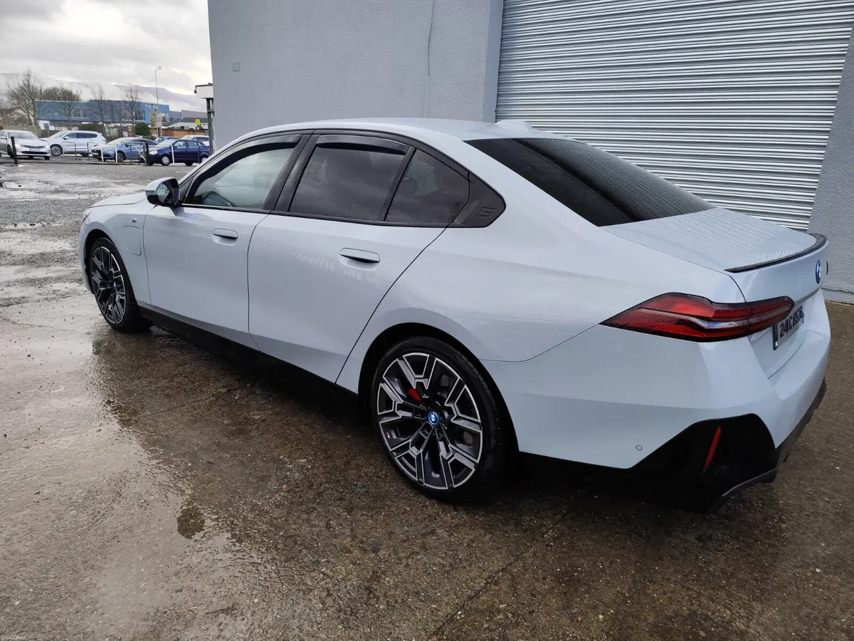 2024 BMW 530E m sport performance - Image 6