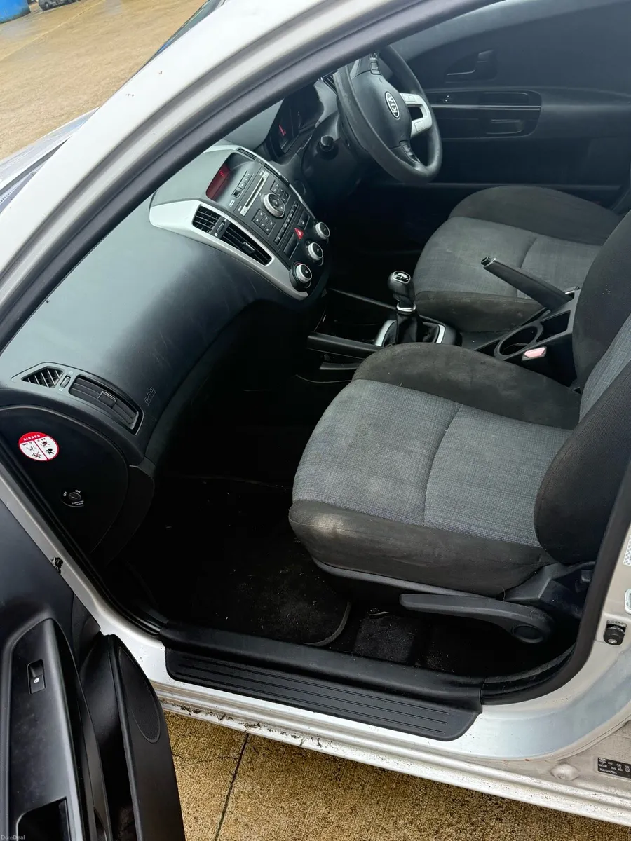 Kia ceed 2011 - Image 4