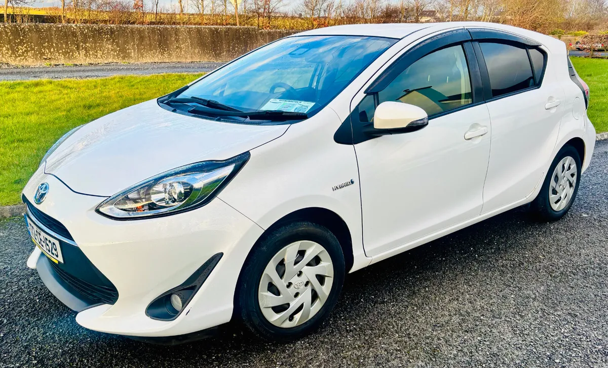 Toyota Aqua 2017 Automatic HYBRID - Image 2