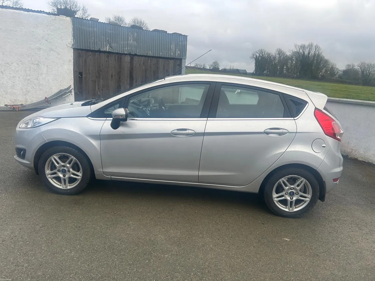 Ford fiesta low miles - Image 4