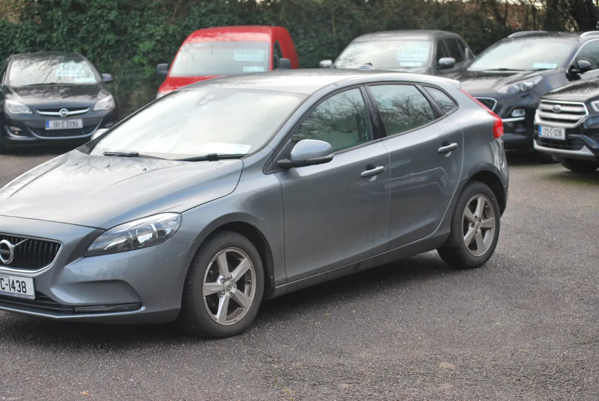 Volvo V40 2017 Diesel - Image 1