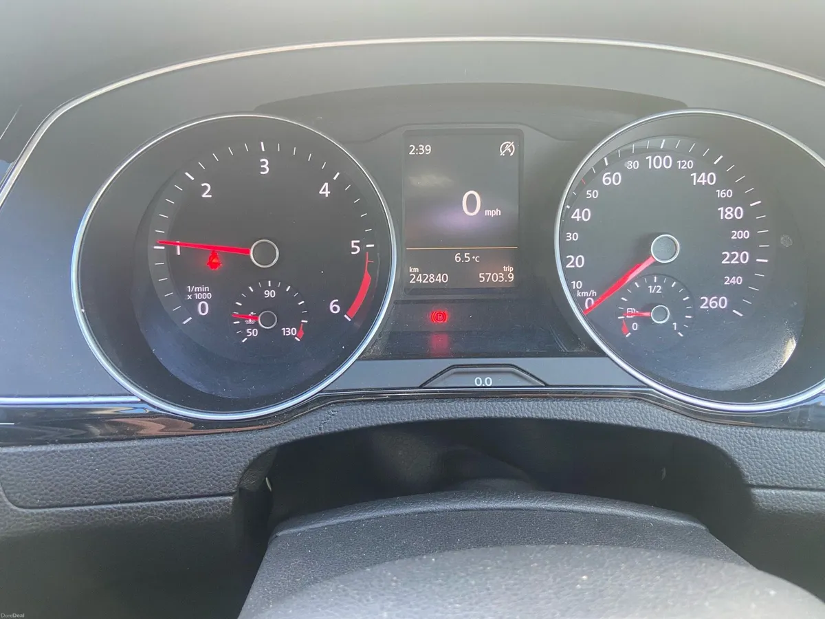 Volkswagen Passat - Image 4