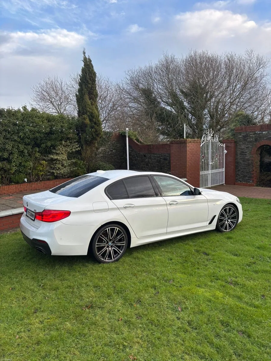 BMW 520d M SPORT*SUNROOF*CREAM LEATHER*WALNUTDASH - Image 2