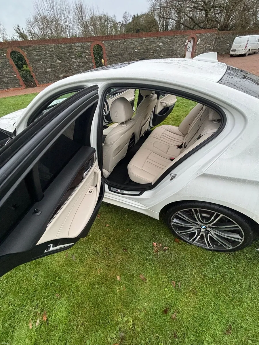BMW 520d M SPORT*SUNROOF*CREAM LEATHER*WALNUTDASH - Image 3