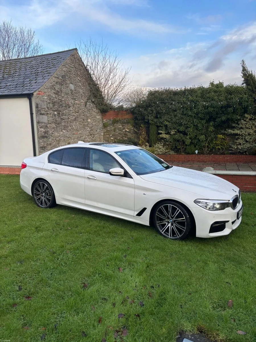 BMW 520d M SPORT*SUNROOF*CREAM LEATHER*WALNUTDASH - Image 1