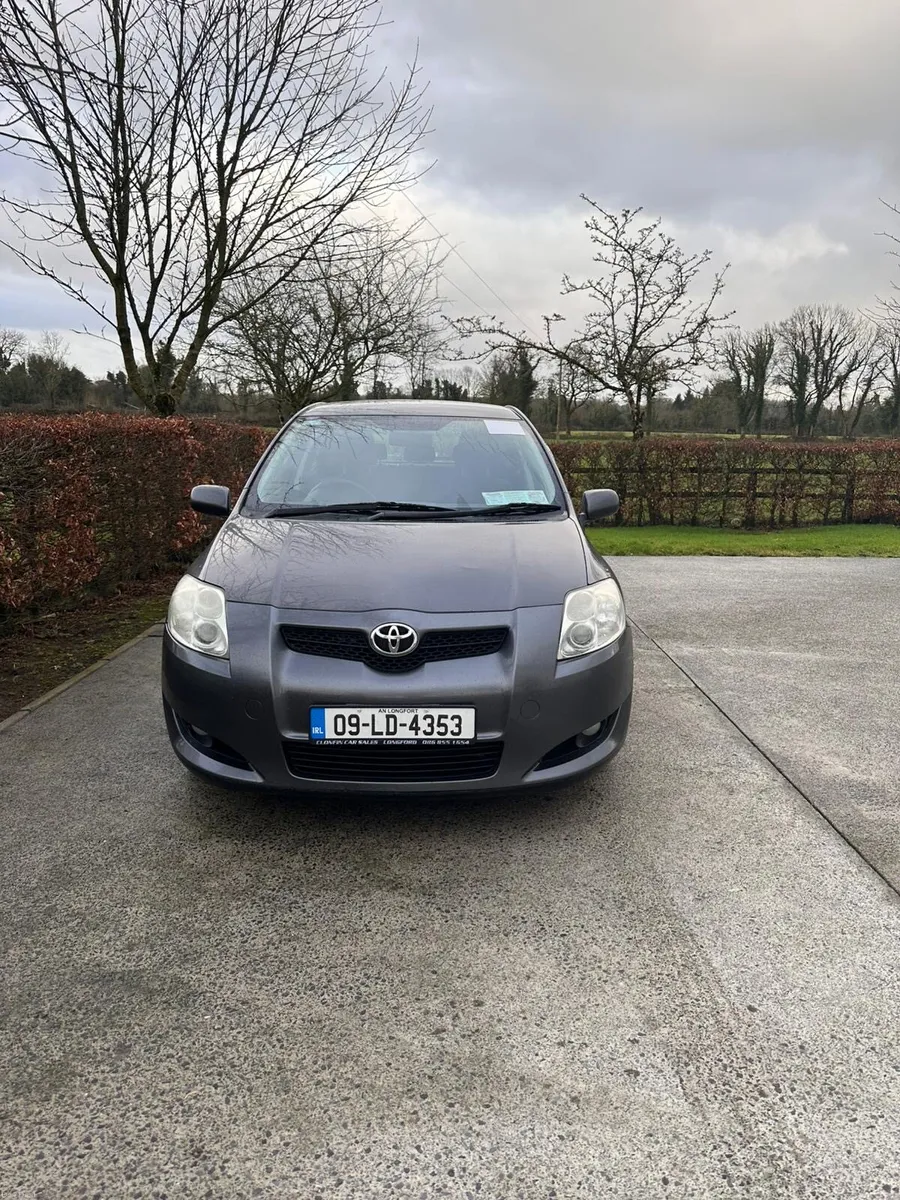 Toyota Auris 2009 - Image 2