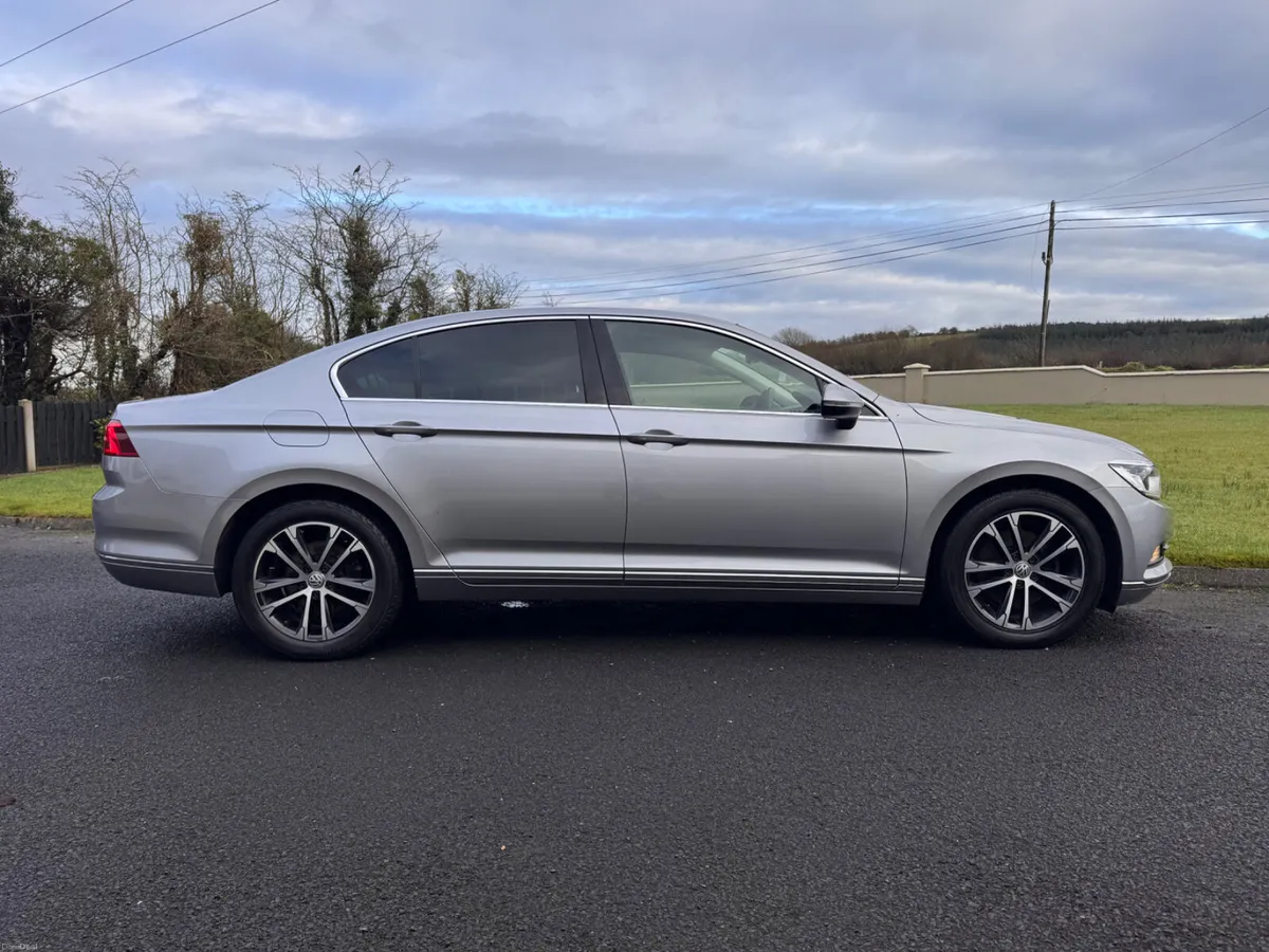 2019 Volkswagen Passat Highline - Image 4