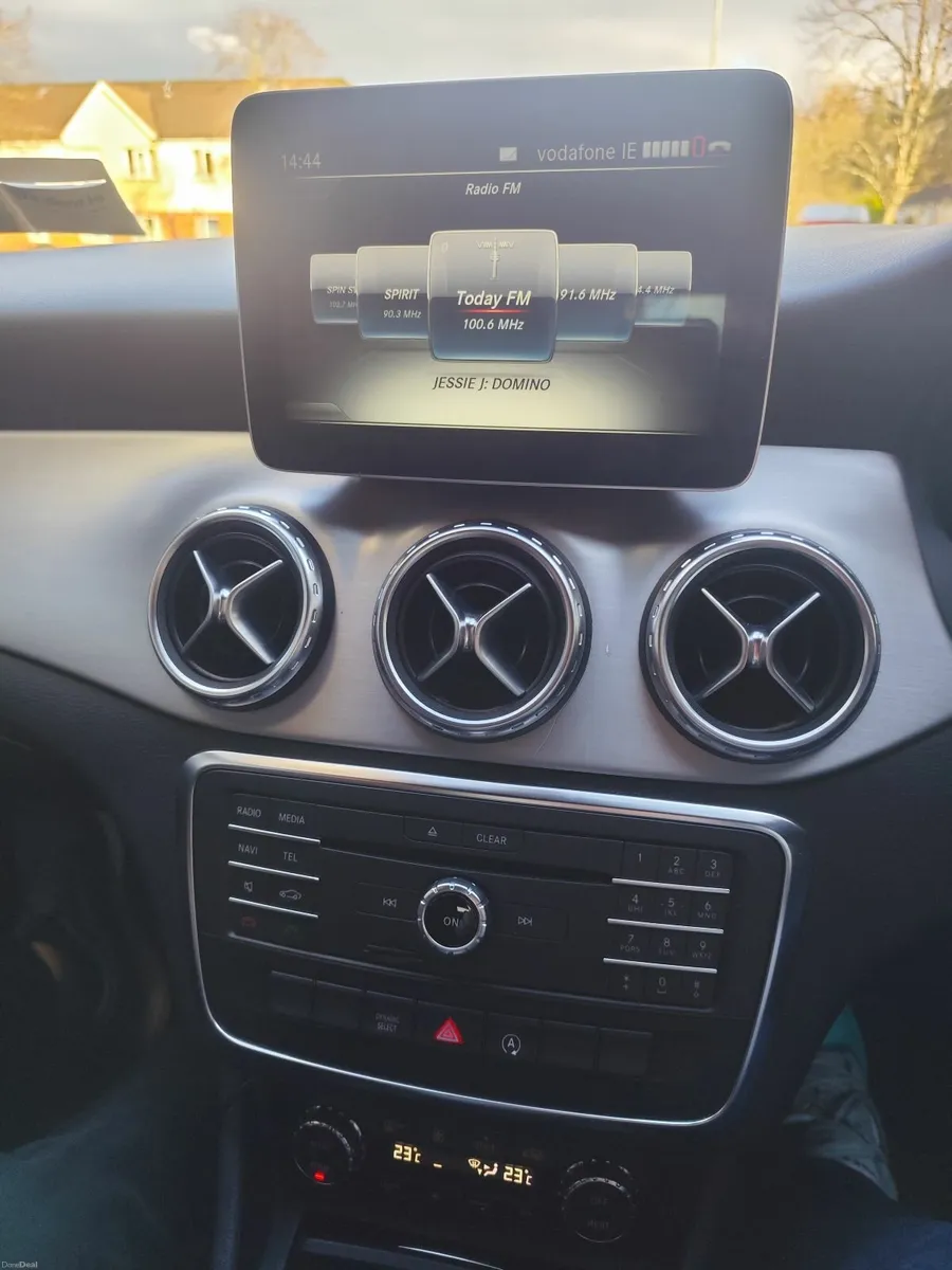 Mercedes-Benz GLA 200 2017 AMG Line - Image 4