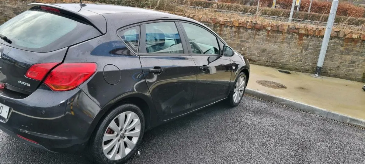 Opel Astra S Diesel Black 1.2L - Image 2