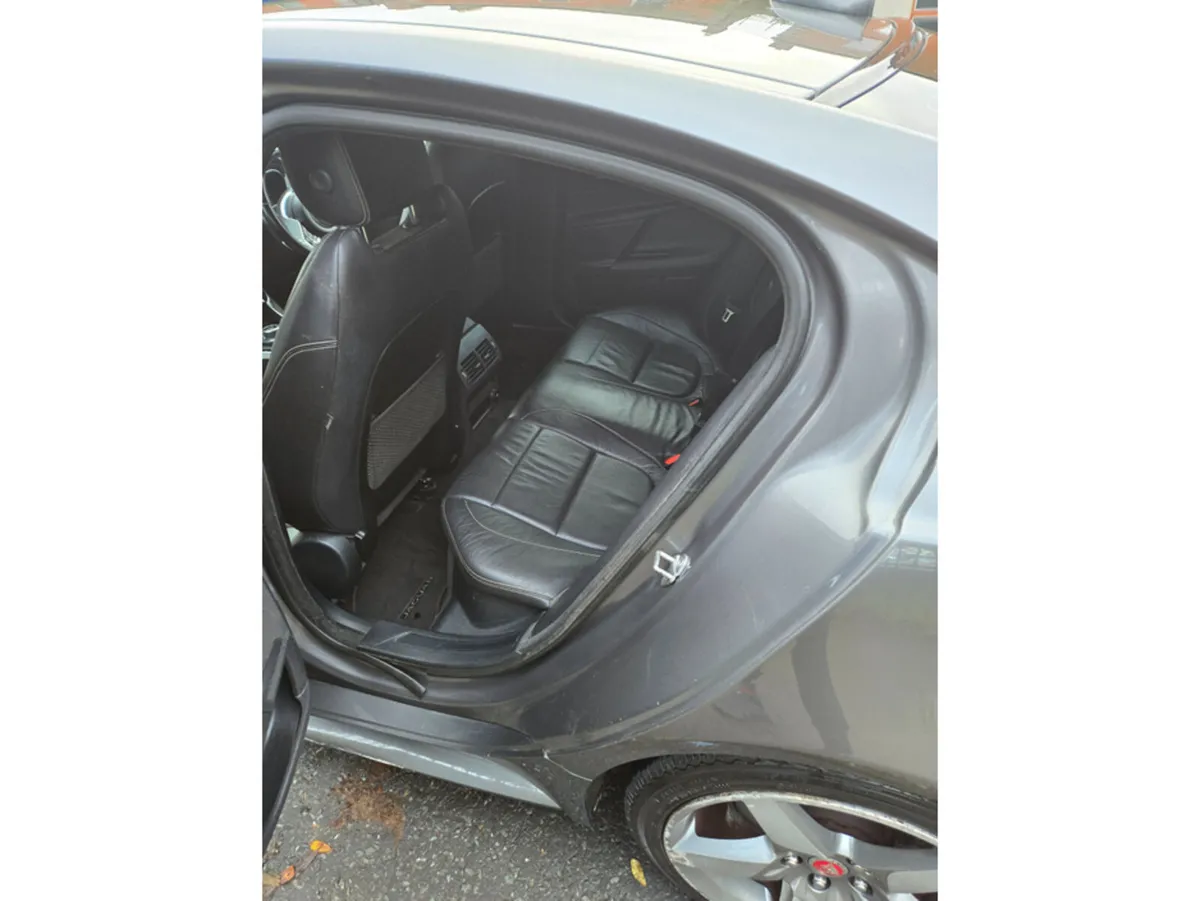 Jaguar XE 2.0 D R-SPORT 180PS 4DR AUTOMATIC VERY N - Image 3