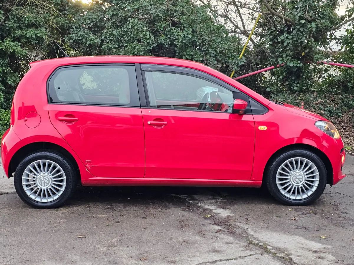 Volkswagen up! 2013 highline automatic €5900 - Image 4