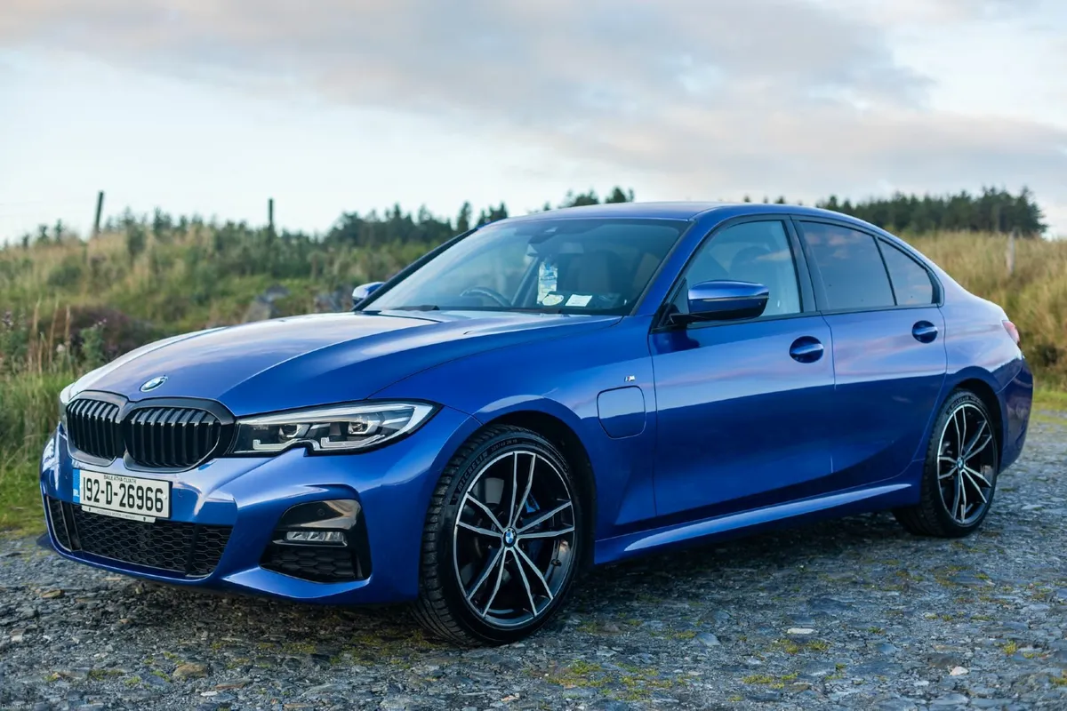 BMW 3 Series 330e M Sport, Shadowline,BMW Warranty - Image 3