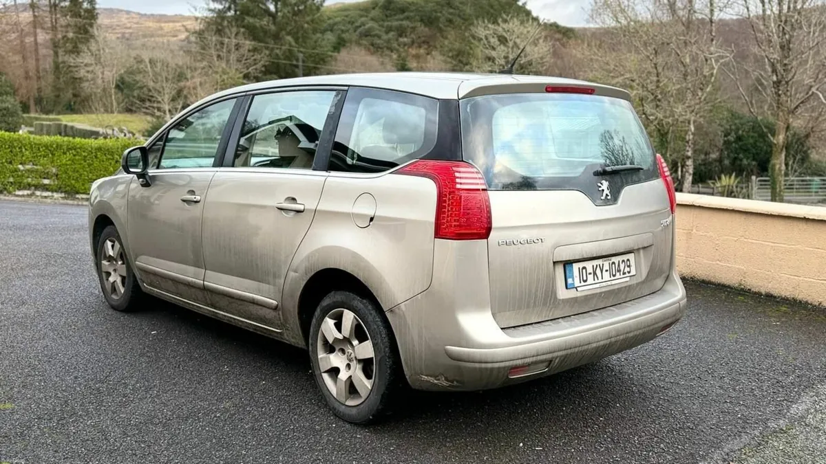 Peugeot 5008 2010 - Image 2