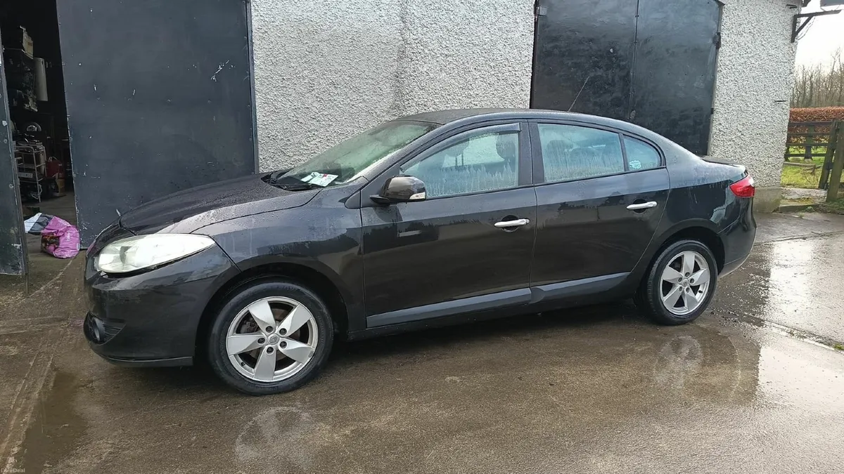 Renault Fluence 2011 1.5 Diesel, Black, Tow bar - Image 3
