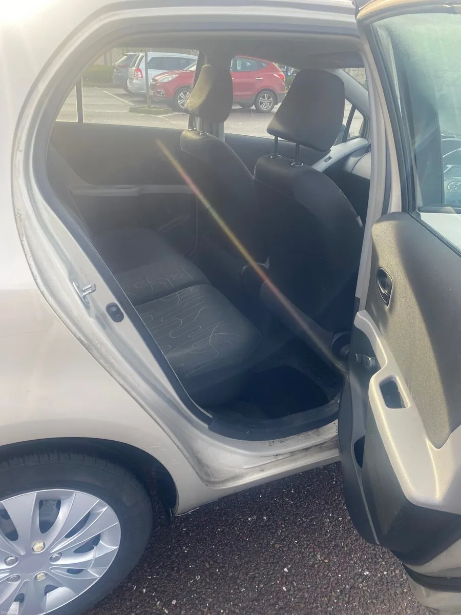Toyota Yaris 2010 - Image 3