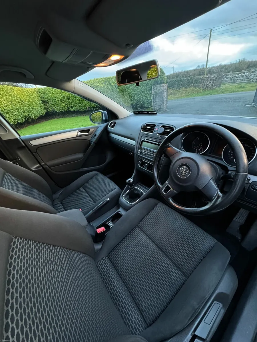 Volkswagen Golf 2011 - Image 2