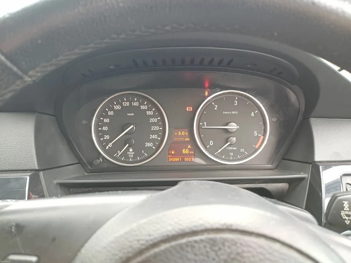 BMW 5-Series 2010 - Image 3