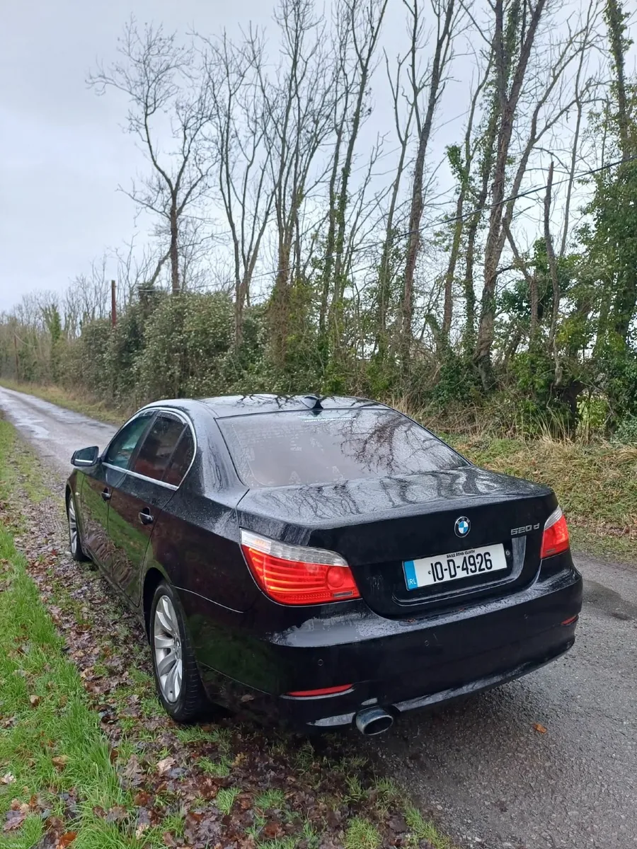 BMW 5-Series 2010 - Image 4