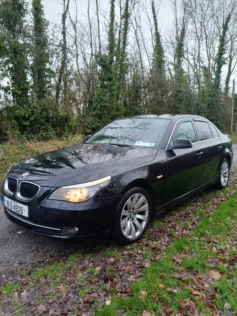 BMW 5-Series 2010 - Image 1