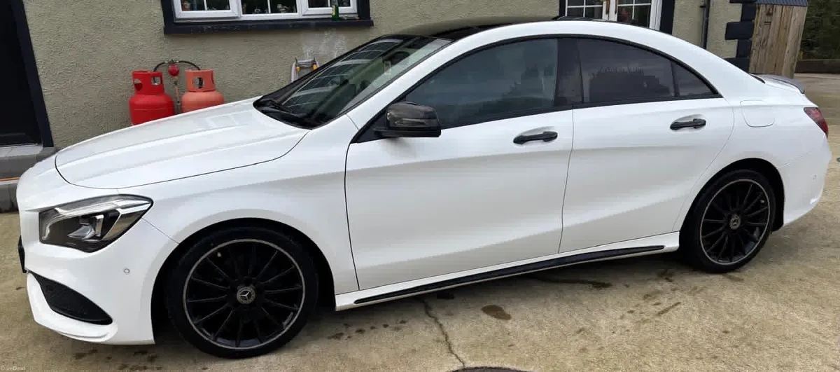 Mercedes CLA220d AMG Line Night Edition - Image 3