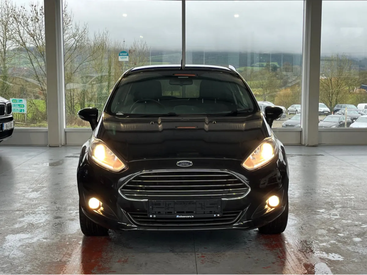 Ford Fiesta ZETEC 1.2 petrol 60 bhp manual - Image 2