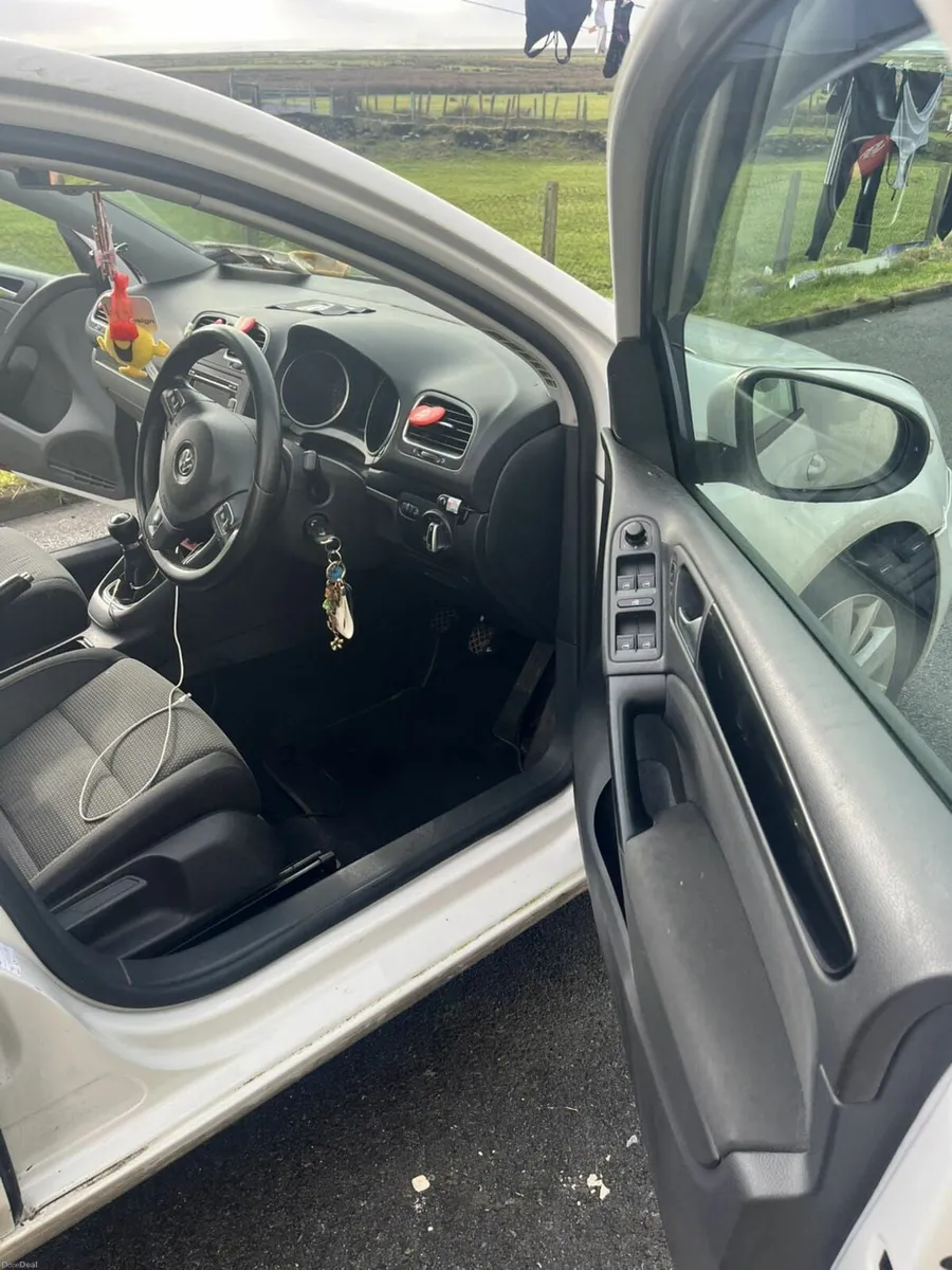 Volkswagen Golf 2011 - Image 3