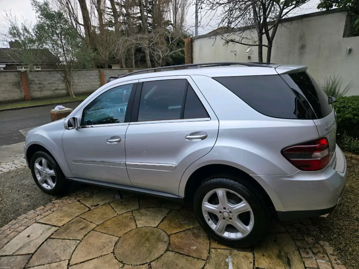 Mercedes Ml320 SUV - Image 2