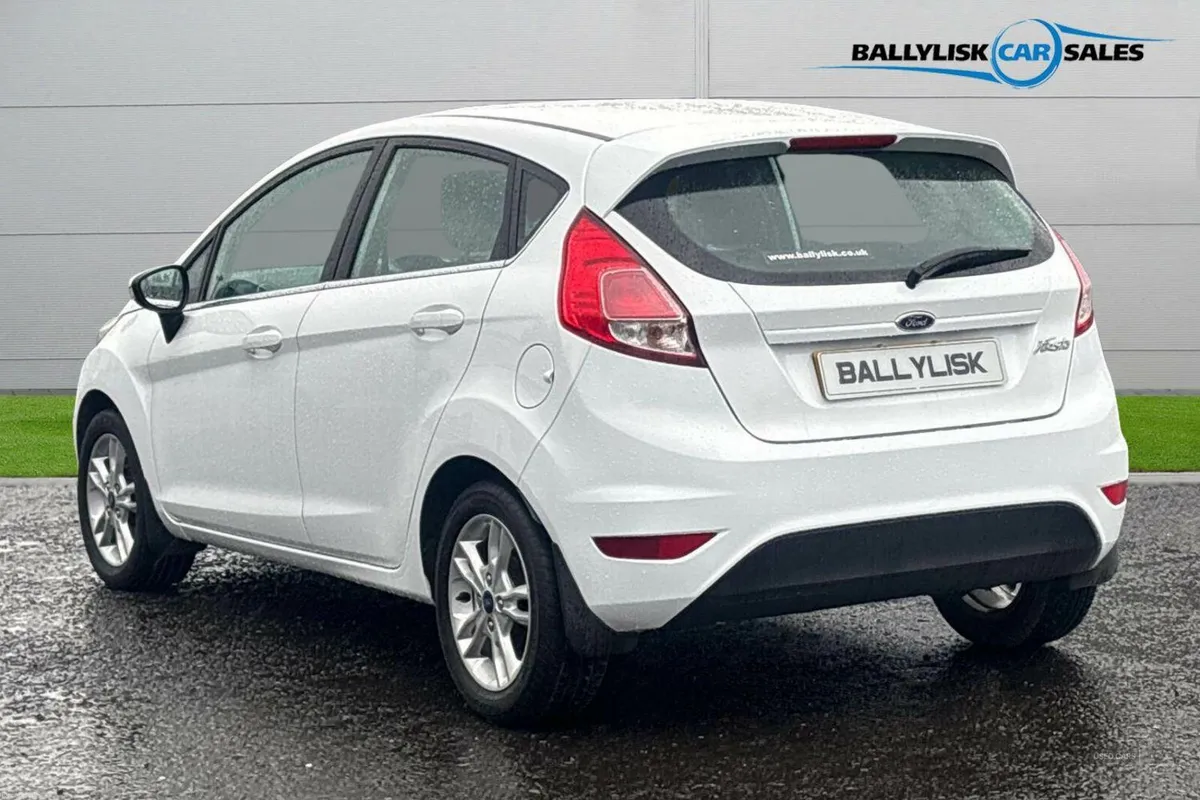 Ford Fiesta 1.25 82PS Zetec in White with 67K - Image 2